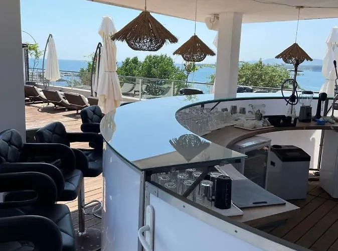 Deluxe Апартамент *